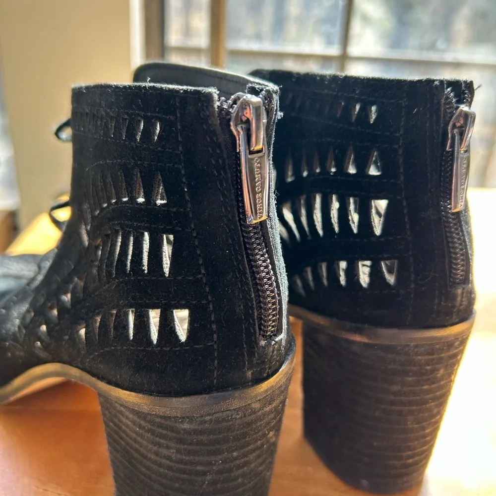 Vince Camuto suede tie at front zipper on back! Preowned 
Very good condition - Picture 4 of 7